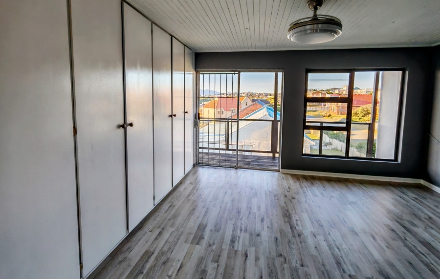 4 Bedroom Property for Sale in De Kelders Western Cape